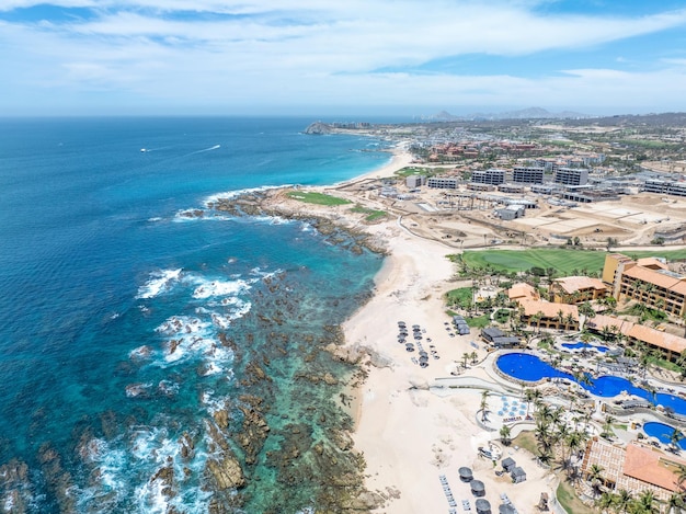 Foto vista aérea de uma praia tropical com resorts em cabo san jose baja california sur mexico