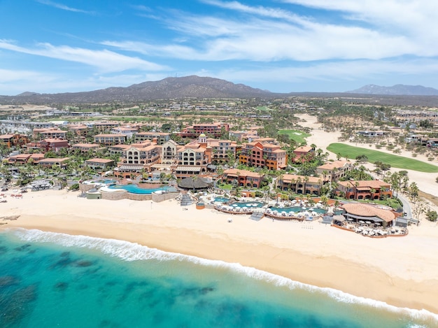 Foto vista aérea de uma praia tropical com resorts em cabo san jose baja california sur mexico