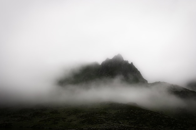 Foto vista panorâmica de tempo nebuloso contra o céu