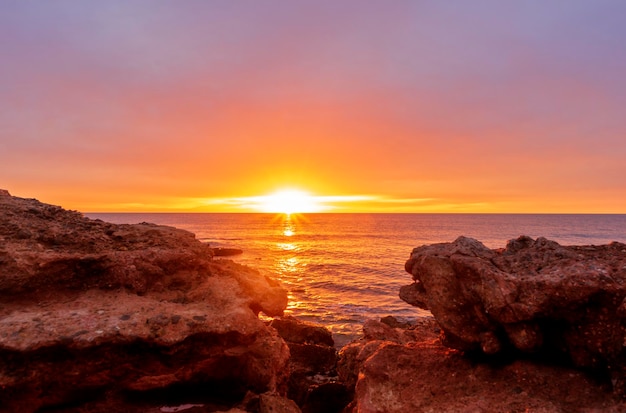 Foto vista panorâmica do mar contra o céu durante o pôr-do-sol