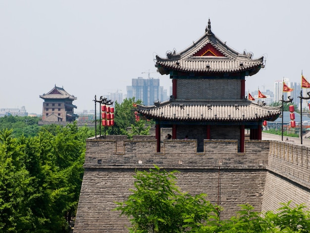 Xian alte Stadtmauer mit Pagoden.