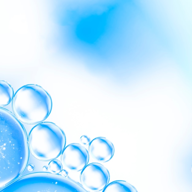 Free photo abstract air bubbles in water on bright cyan blurred background