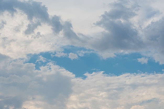 Foto gratuita incredibile bel cielo con nuvole