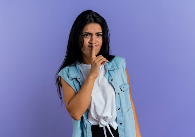 Free photo annoyed young caucasian girl gestures silence sign isolated on purple background with copy space