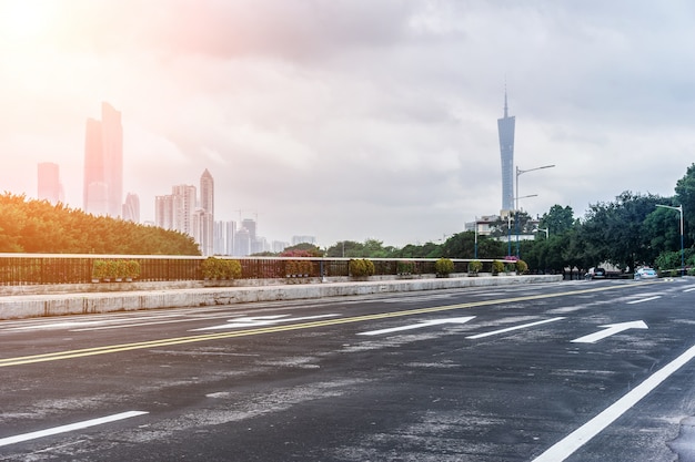 Free photo asphalt road with office buildings in the distance