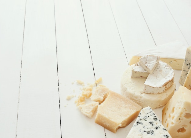 Free photo assortment of pieces of cheese