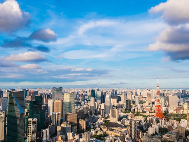 Free photo beautiful architecture and building around tokyo city with tokyo tower in japan