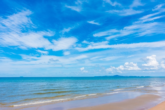 Free photo beautiful beach with sea and ocean on blue sky