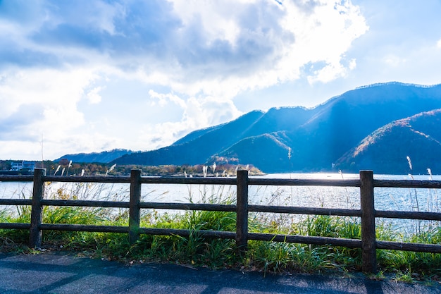 Free photo beautiful landscape around lake kawaguchiko