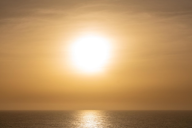 Free photo beautiful photo of the sea beautiful golden sun