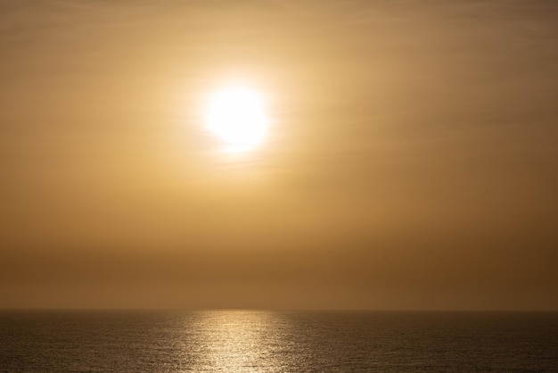 Free photo beautiful photo of the sea beautiful golden sun