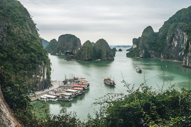 Free photo the beautiful place ha long bay