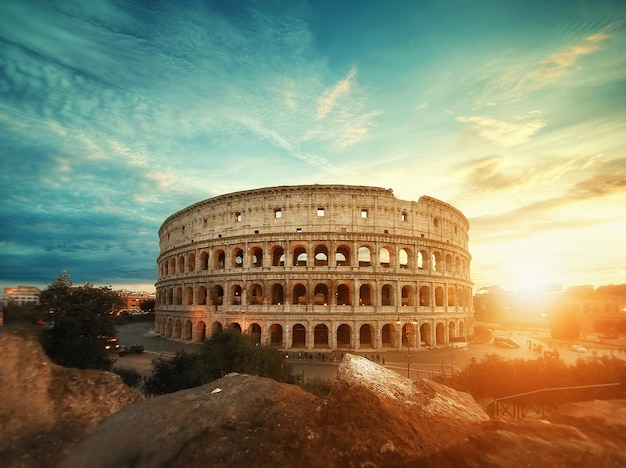 Free photo beautiful shot of the famous roman colosseum amphitheater under the breathtaking sky at sunrise