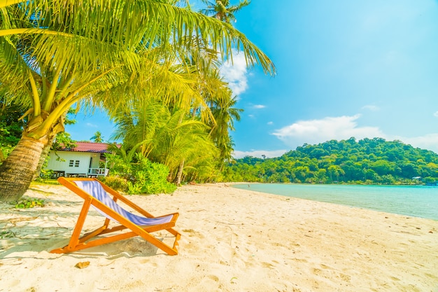 Free photo beautiful tropical beach and sea