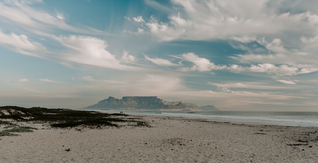 Free photo beautiful view of the beach and sea