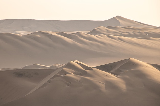 Free photo beautiful view of sand dunes in the death valley san pedro de atacama chile