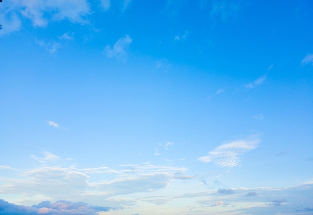 Free photo beautiful white cloud on blue sky