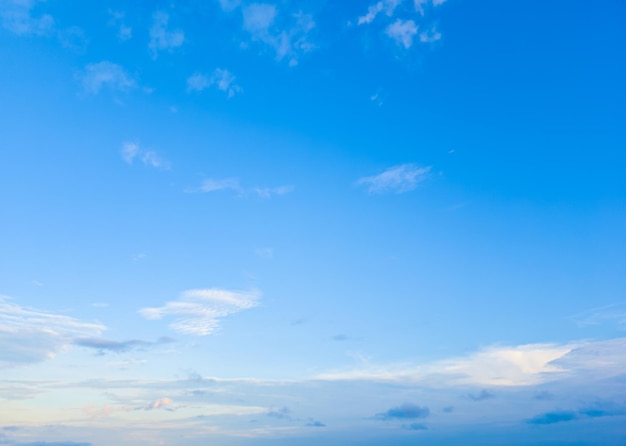 Free photo beautiful white cloud on blue sky