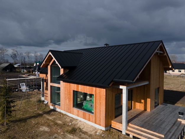 Free photo beautiful wooden house with big windows