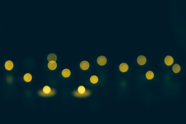 Free photo blurred yellow bokeh background