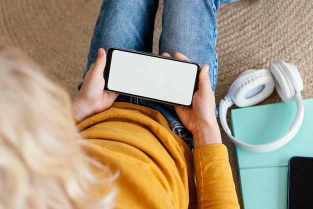 Free photo boy with mobile and headphones