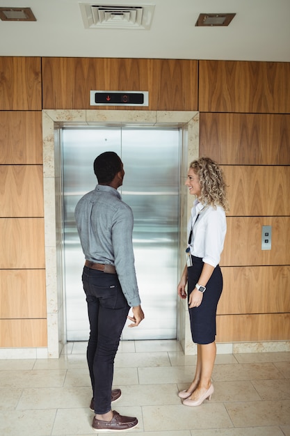 Free photo business executive waiting for lift