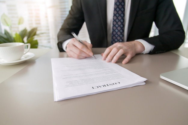 Free photo businessman signing contract