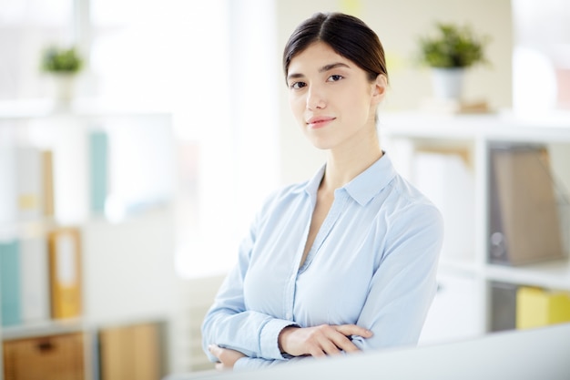 Free photo businesswoman in office