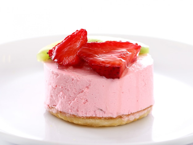 Free photo cake with strawberry and kiwi