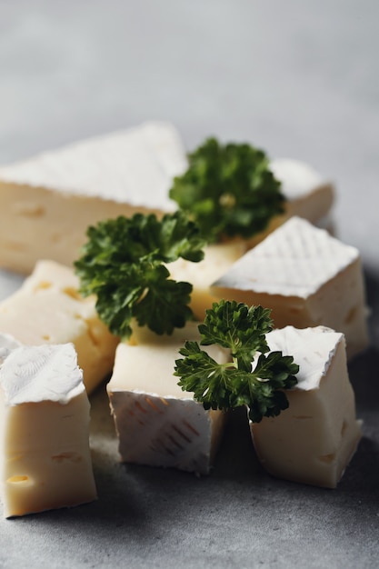 Free photo cheese pieces and parsley