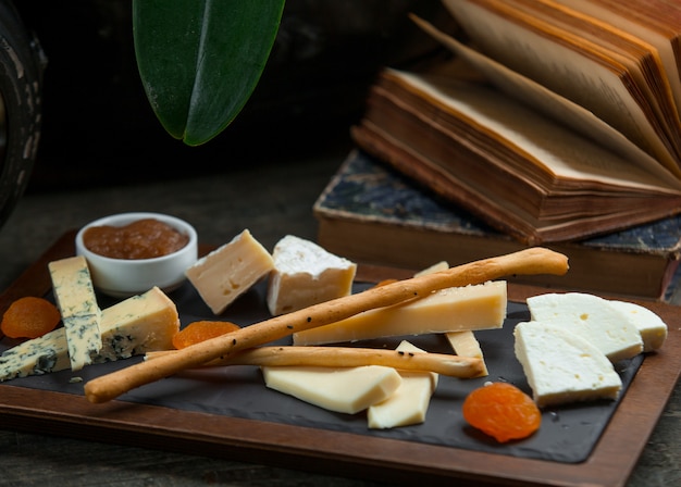 Free photo cheese platter with jam, dry fruits and galetta