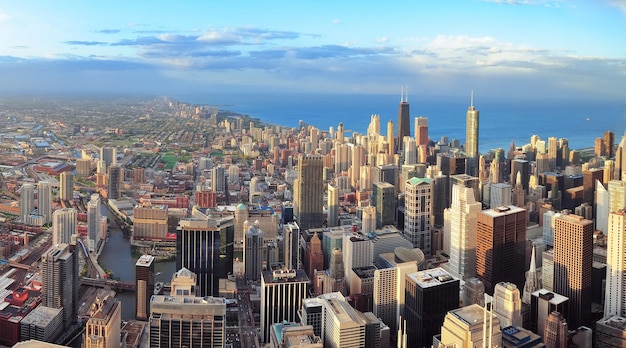 Free photo chicago skyline at sunset