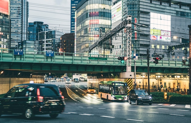 Free photo city on a gloomy day with traffic and light