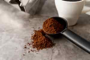 Free photo close-up of coffee powder in a spoon