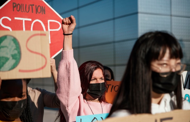 Free photo close up community protesting with masks