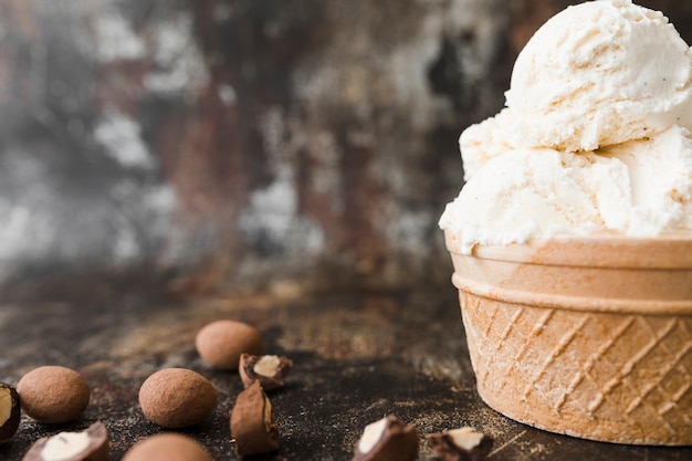 Free photo close-up ice cream with nuts