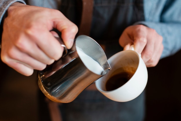 Free photo close-up making coffee process