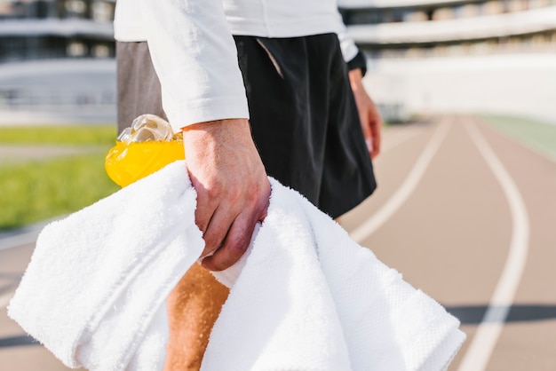 Free photo close-up of man holding a towel