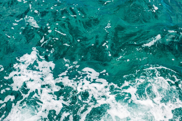 Free photo close-up top shot crystalline water with waves