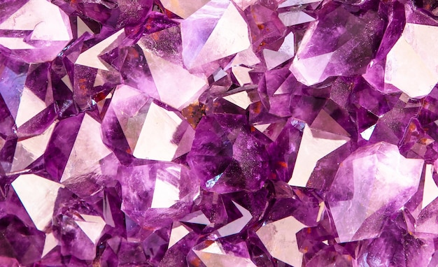 Free photo closeup shot of a purple amethyst texture