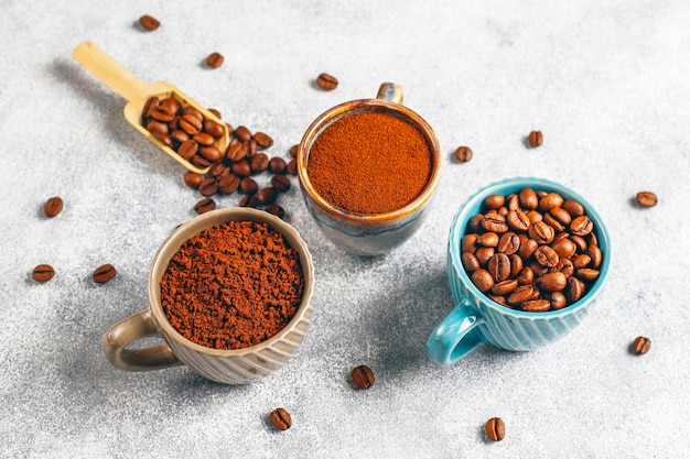 Free photo coffee beans and ground powder.