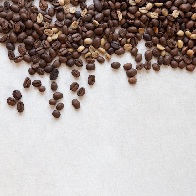 Free photo coffee beans on table