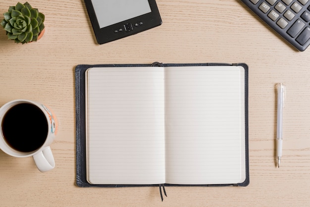 Free photo coffee and notebook on table