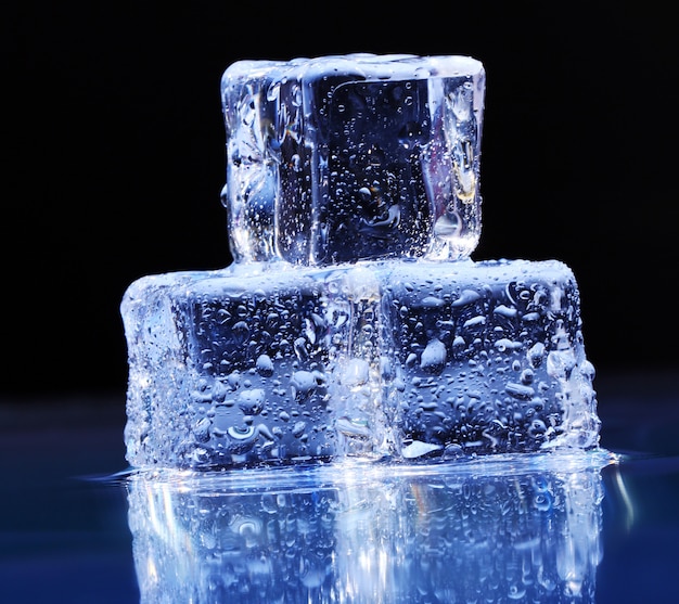 Free photo composition of ice cubes