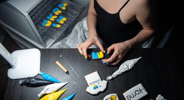 Free photo cooking of handmade gingerbread with symbols of ukraine icing