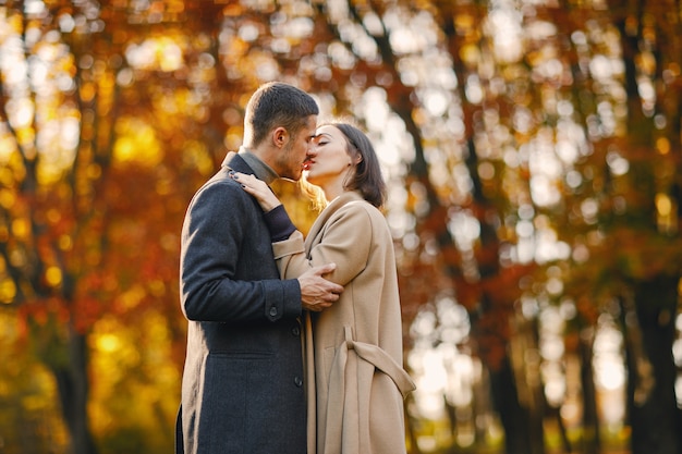 Free photo couple in the park