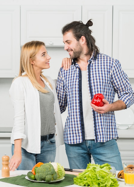 Free photo couple with vegetables