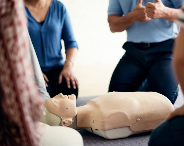 Foto gratuita concetto di addestramento al pronto soccorso cpr