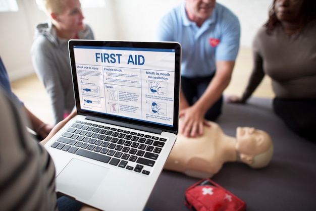 Foto gratuita concetto di addestramento al pronto soccorso cpr