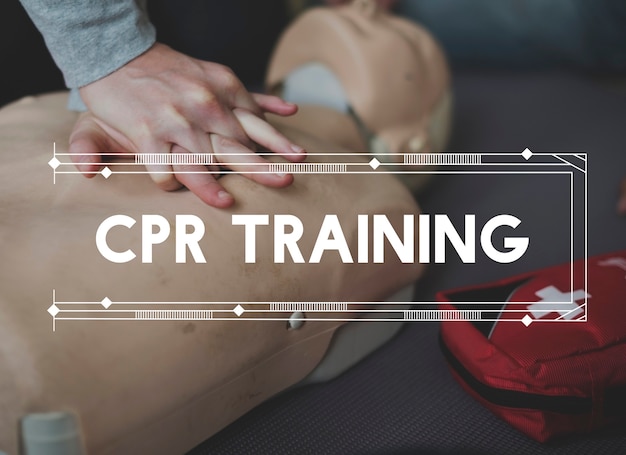 Foto gratuita corso dimostrativo di addestramento cpr salvataggio di emergenza in caso di emergenza